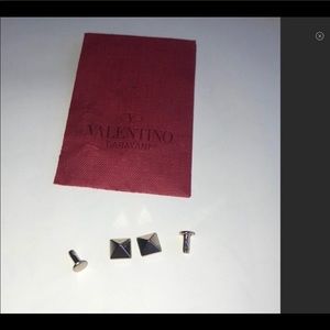 Valentino garavani 2 little gold stud